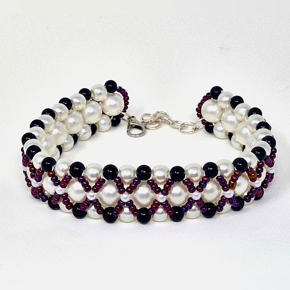 Handmade beaded bracelet with claps